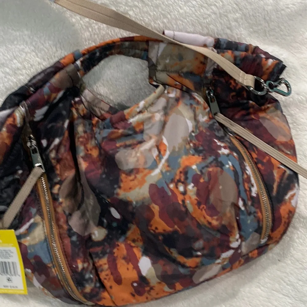 🆕VINCE CAMUTO HARLO SATCHEL/TOTE. Color- Natural Earthy Mosaic Tones - Picture 6 of 9